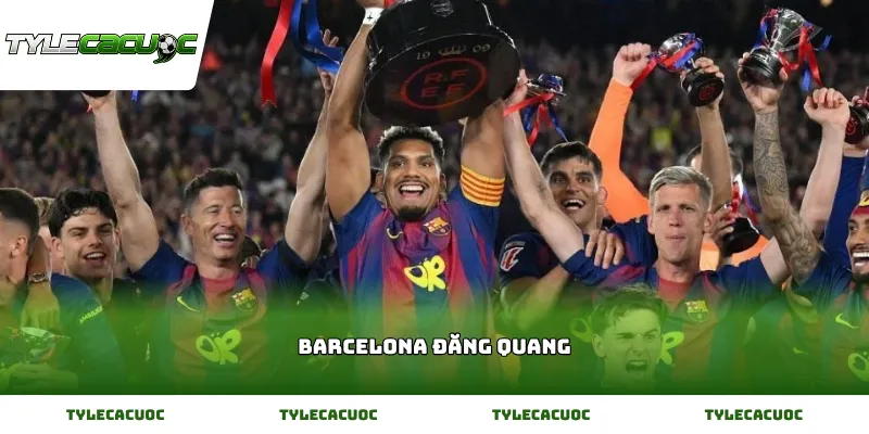Khoảnh khắc Barcelona đăng quang cúp vô địch bóng đá